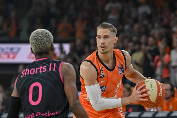 这位年轻的 这位年轻的